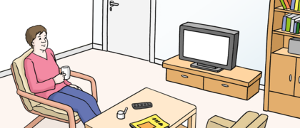 Eine Zeichnung von einem Wohn-Zimmer mit Tisch, Sofa, Sessel, Schrank und Fernseher. Eine Person sitzt im Sessel.